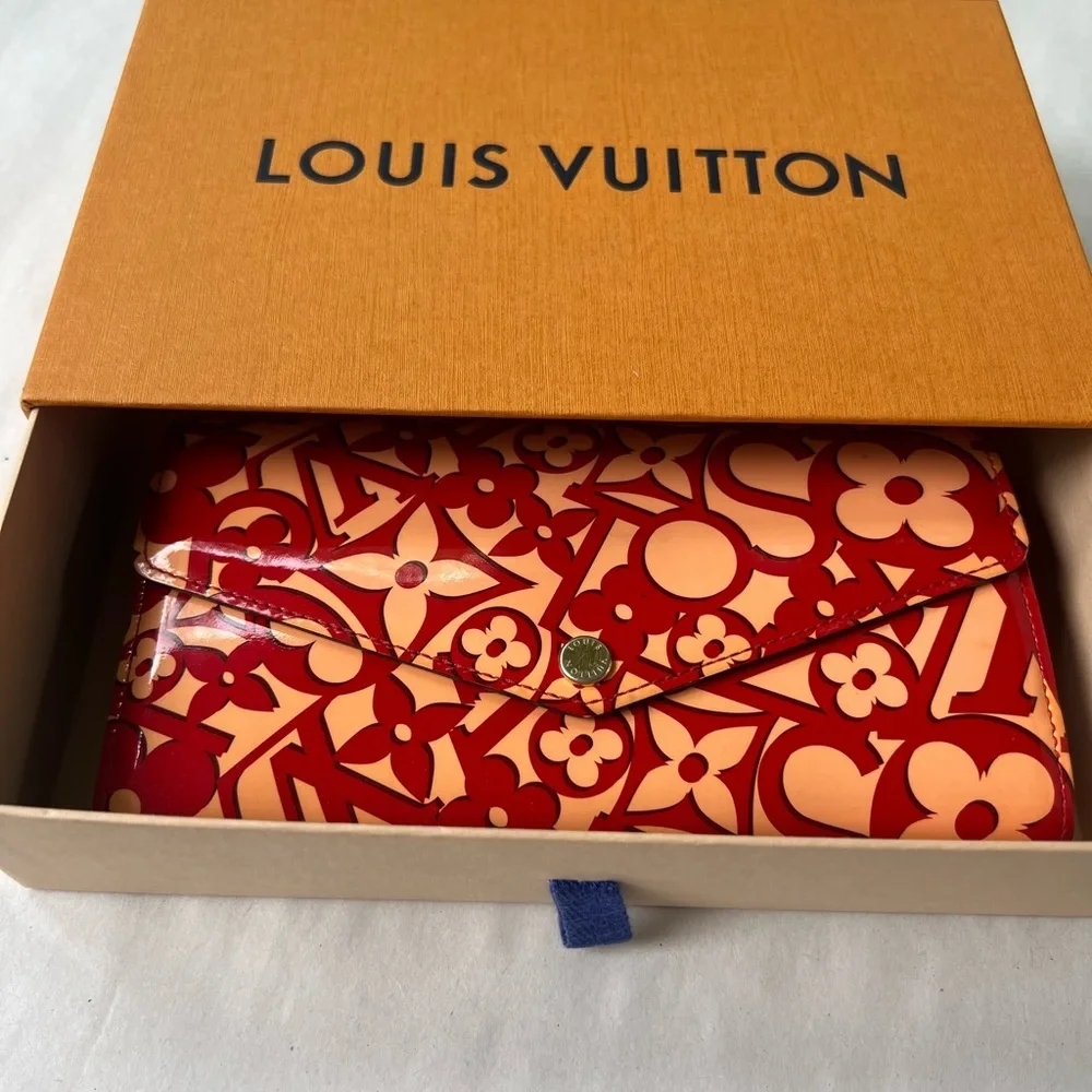 Louis Vuitton Sweet Sarah Vernis Wallet - Picture 9 of 12